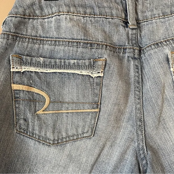 AMERICAN EAGLE | Denim Lace Trim Denim Shorts Sz 4 - Image 5