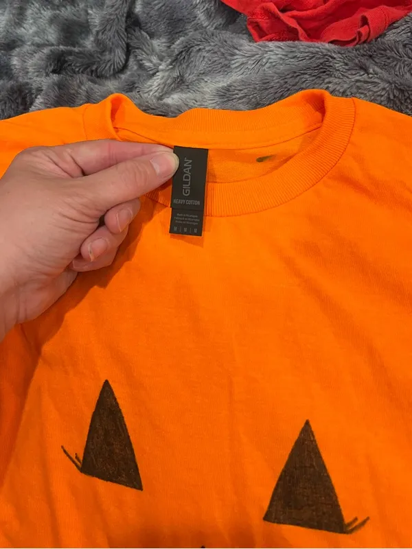 Gildan Women’s MD Orange Pumpkin Face Halloween Costume Tee - Image 2