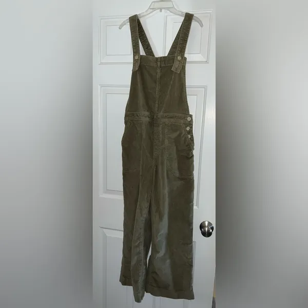 Patagonia Organic Cotton Women's Stand Up Cropped Corduroy Overalls Sage Khaki - Image 11