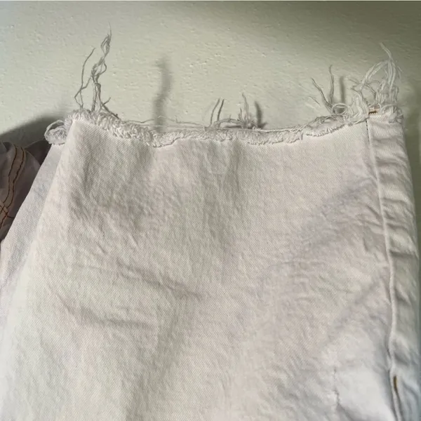 Universal Thread Women's 14/32 High-Rise Vintage‎ Midi Jean Shorts White Stretch - Image 7
