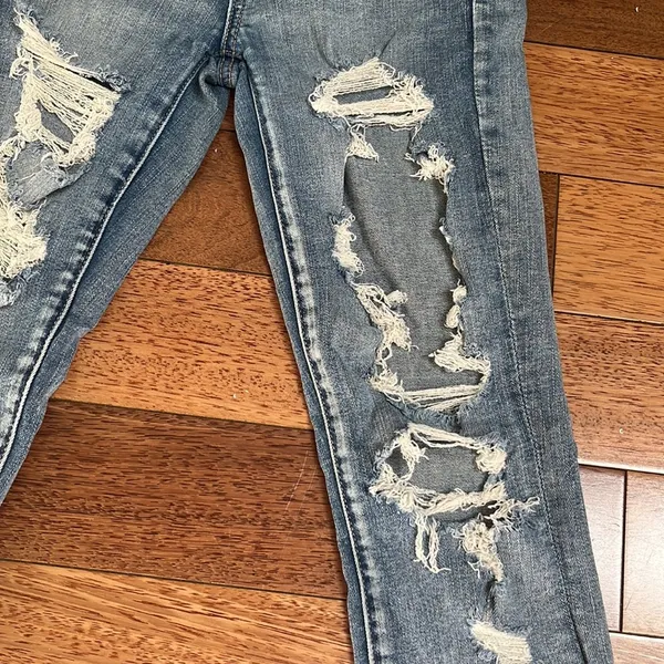 American Eagle | Distressed Skinny Jeans Size 2 - Image 2
