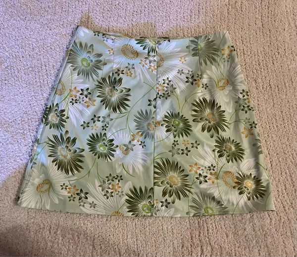 SheIn Green Floral Mini Skirt - Image 2