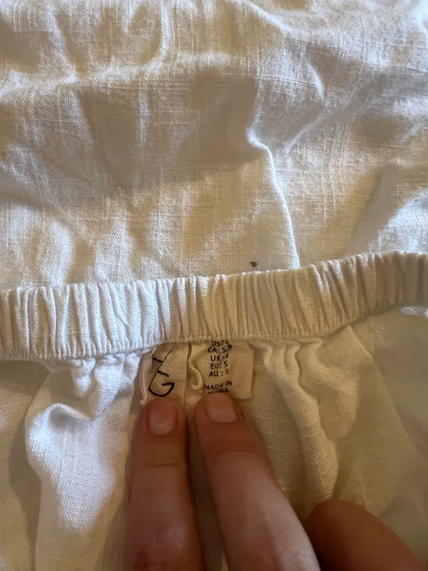 Long While Skirt with Slit - Image 3
