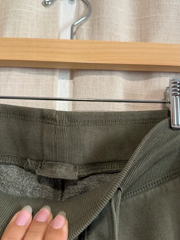 Brandy Melville Olive Green Men's Jogger Sweatpants - Image 3