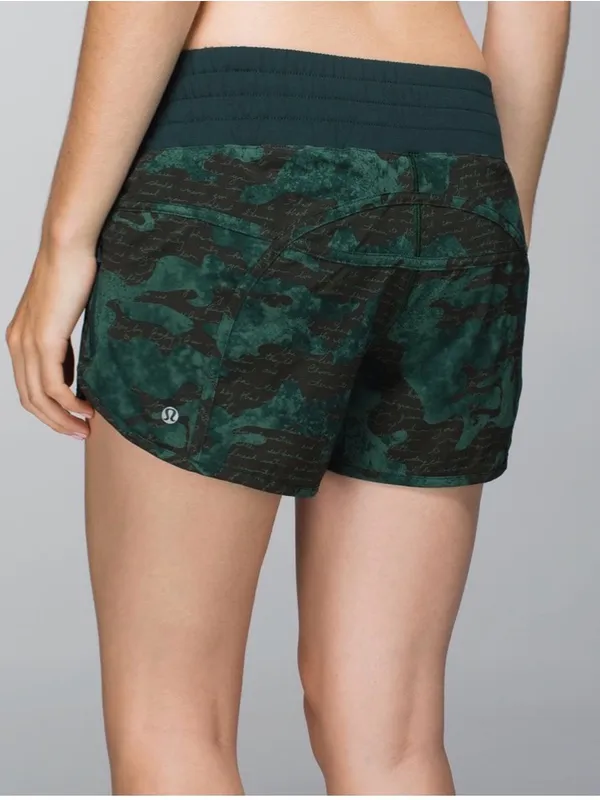 Lululemon Tracker Short II *4-way Stretch - Image 2
