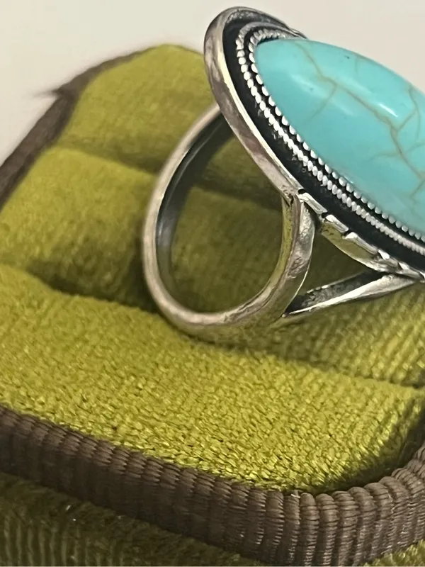 Vintage/Boho Oval Design Faux Turquoise Stainless Steel Silver Ring Size 7 NWT - Image 4
