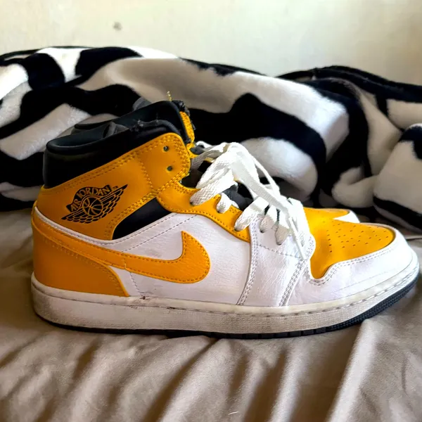 Nike Air Jordan 1 Mid 9.5 mens university gold lace up athletic shoes - Image 4