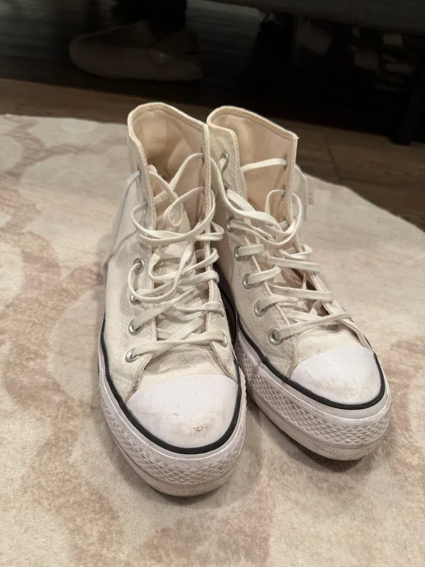 High-Top Converse Chuck Taylor - Image 4