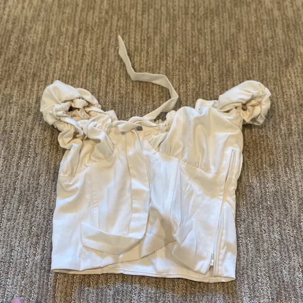 I am gia white top - Image 2