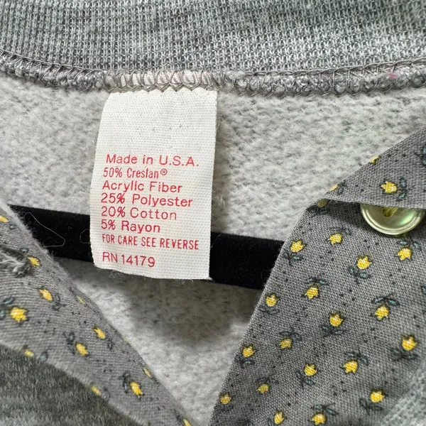 Vintage‎ sweatshirt with collar and flowery pattern pocket on sleeve - Image 6