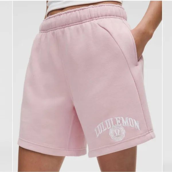 Lululemon Scuba Mid-Rise Oversized Short 7" *Graphic Size XS - Image 2