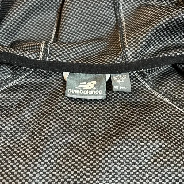 New Balance Women's Soft Shell Zip Up Jacket with Hood Size Large **FLAWED** - Image 4