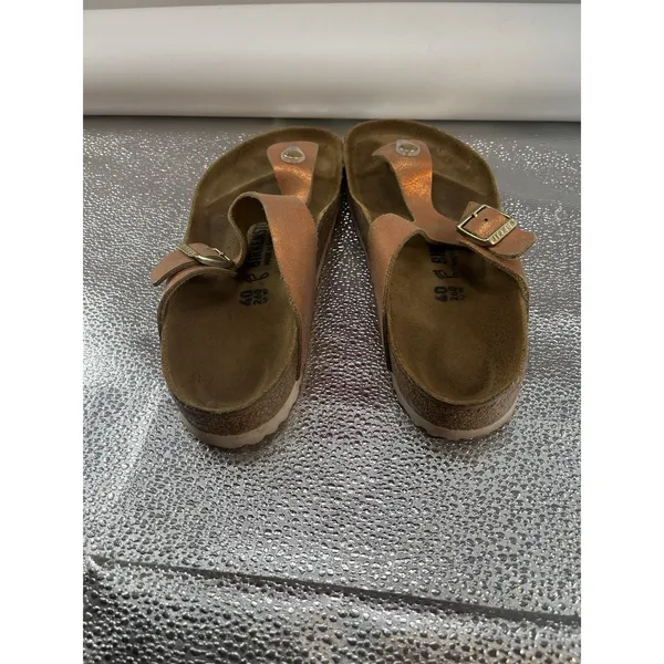 Birkenstock Gizeh thong sandals in a metallic copper Size 40 Or Women's‎ 11 - Image 4