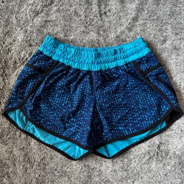 Lululemon Tracker Short III Women’s Size 6 - Image 3