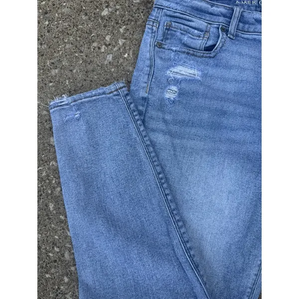 American Eagle Women's Stretch Mom Jeans Straight Leg SZ 4‎ Distressed - Image 4