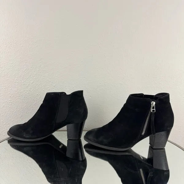 VIONIC Black Leather Suede Sterling Zipper Low Heel Preppy Fall Ankle Booties - Image 10