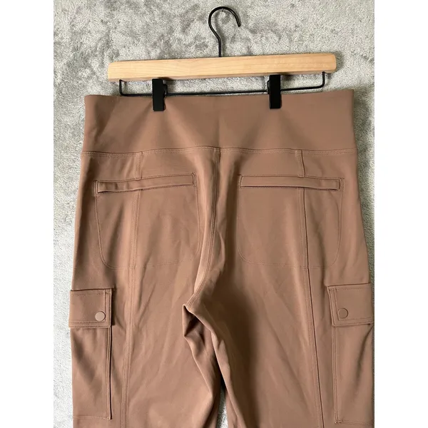 Athleta Delancey Straight Cargo Pant Large Taupe Pull‎ On Travel Work Pant - Image 4