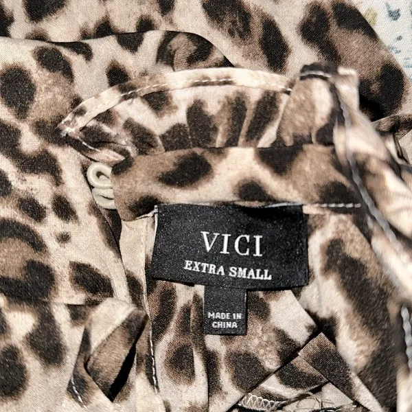 Vici Leopard Print Top size xsmall - Image 4