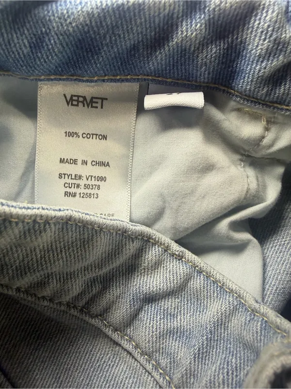 Vervet High Rise Light Wash Ripped Straight Leg Jeans 27. Inseam 26in, mid 12in - Image 5
