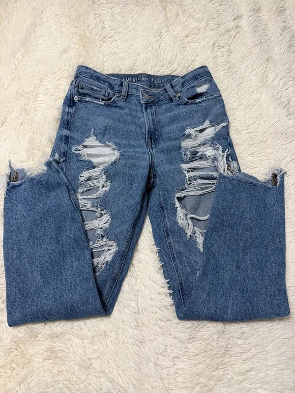 American Eagle Highest Rise Mom Jean - Image 4