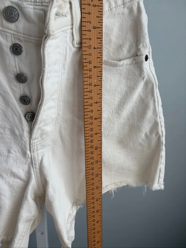 Abercrombie & Fitch White High-Rise Raw Hem Denim Shorts - Image 5