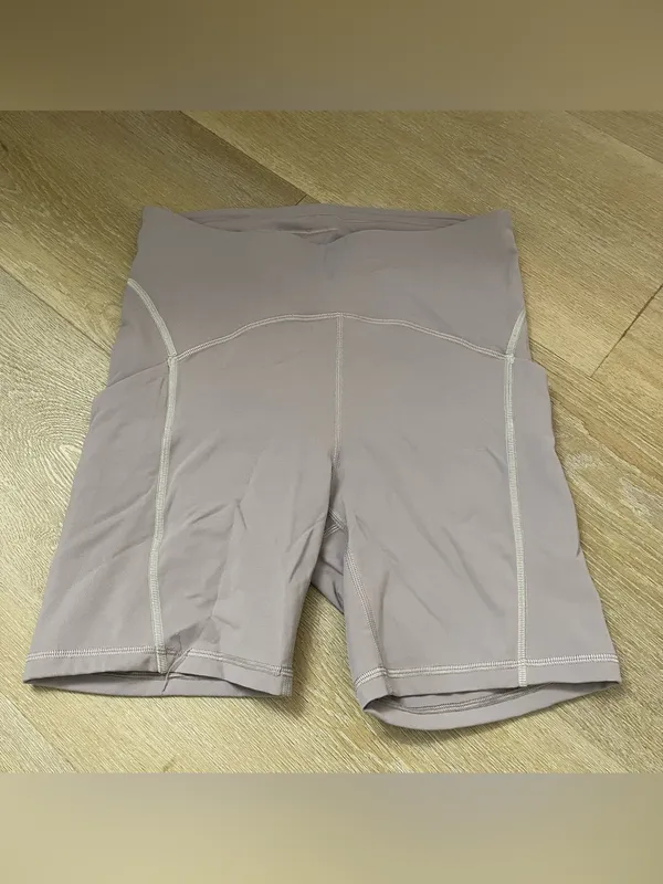 Lululemon Power Thru High-Rise Short 6" *Colour Seam - Image 3