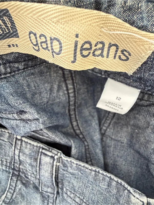 NEW GAP Washed Indigo Cargo Capris jeans size 12 - Image 5