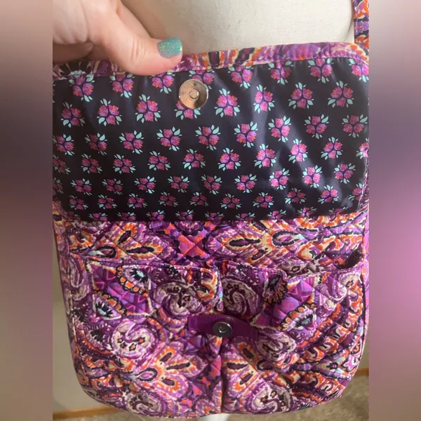 Vera Bradley Iconic Triple Zip Hipster Crossbody Purse Raspberry Medallion. - Image 5