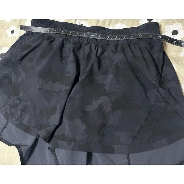 Lululemon black camo shorts - Image 3