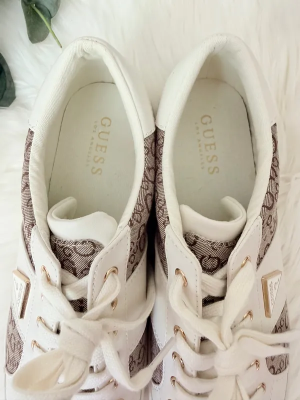 New GUESS Women's Logo Print Low-Top Sneakers, Size 10 - Image 5