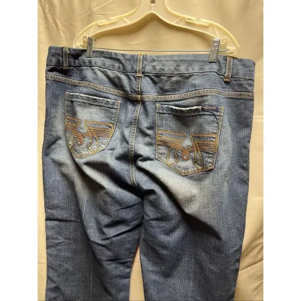Seven7 size 24 boot cut jeans - Image 7