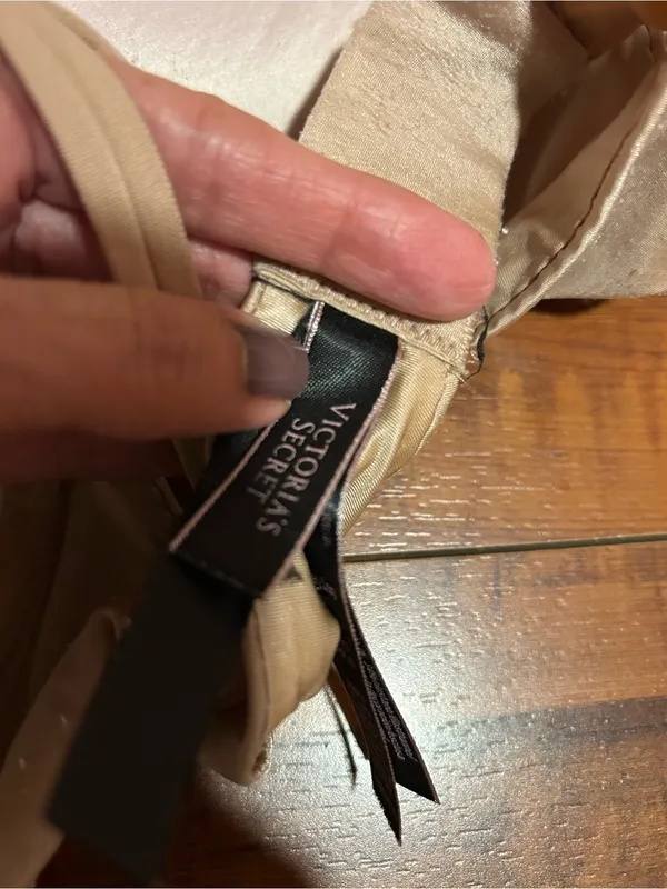 Victoria’s Secret 32DD very sexy push up bra - Image 6