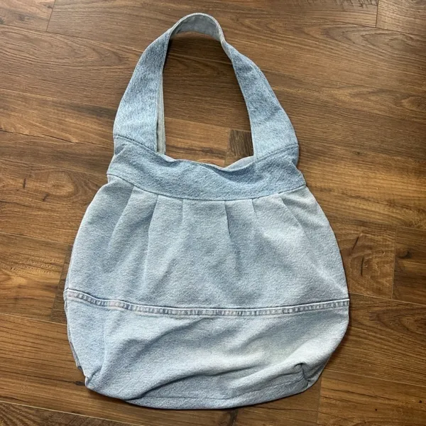 Denim Purse Tote Bag Light Wash Jean Lined Clasp Hobo Travel Inner Pocket Pleats - Image 4
