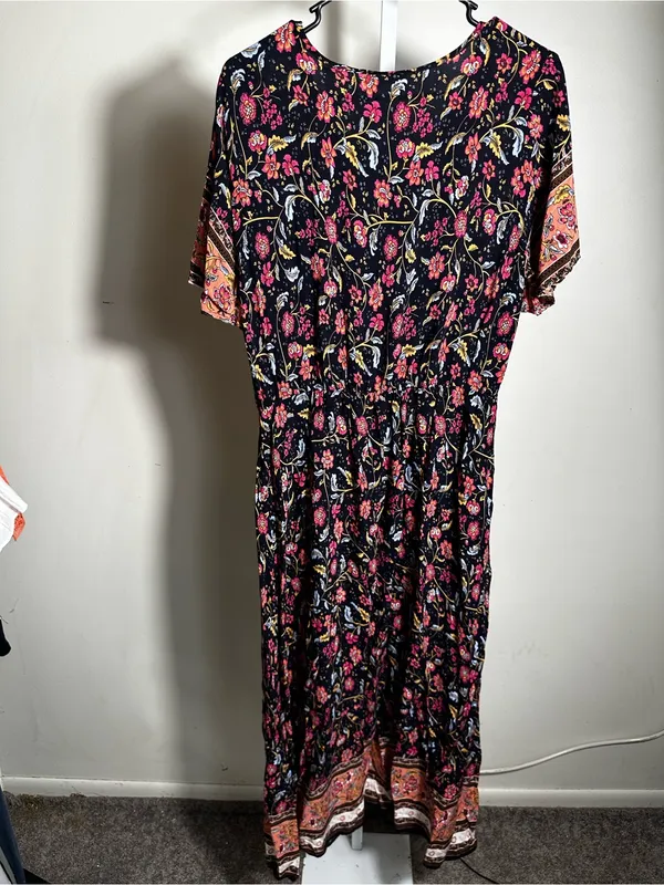 S12. Pretty Garden Floral V-Neck Maxi Dress in Black and Pink - Image 5