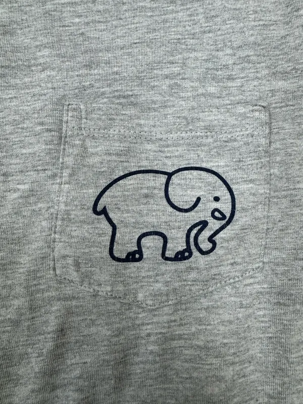 Vineyard Vines Grey Long Sleeve Book Graphic Pocket Tee Size Medium - Image 2