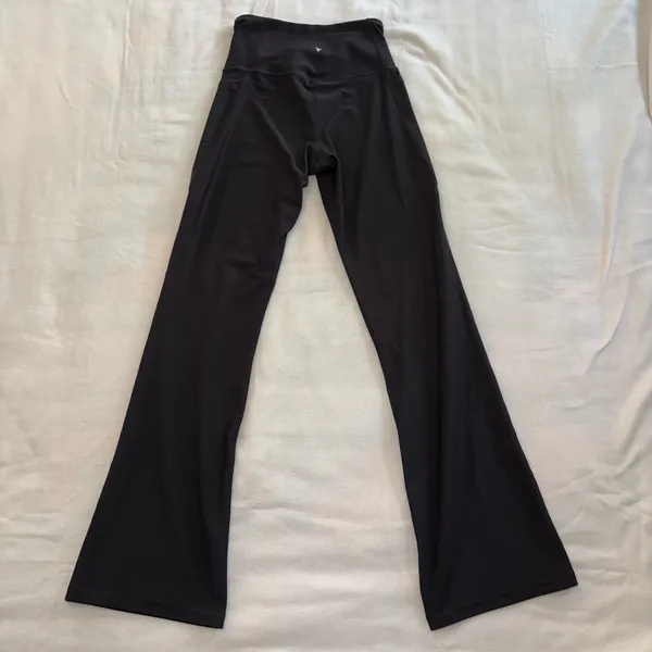 Old Navy Active Powersoft High Rise Slim Boot-Cut Yoga Pants Black Sz. M Pockets - Image 7