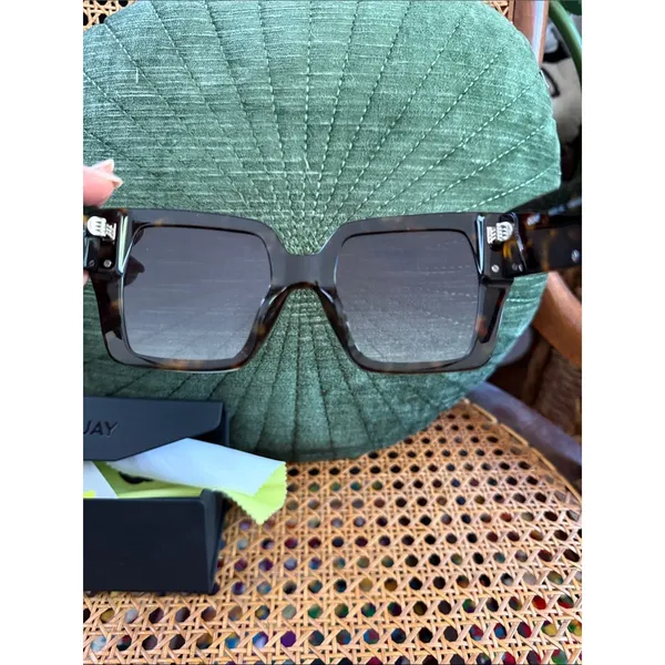 Quay Notorious Tortoise Pattern Square Smoke Lens Bold Dramatic Sunglasses - Image 3