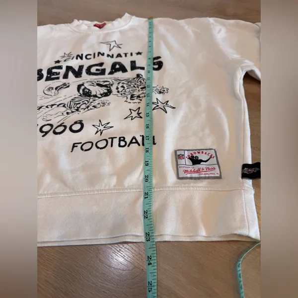 Mitchell & Ness Cincinnati Bengals Throwback Logo 3.0 pullover sweatshirt cream - Image 9
