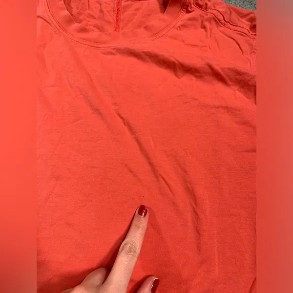 Lululemon coral women’s tee - Image 4
