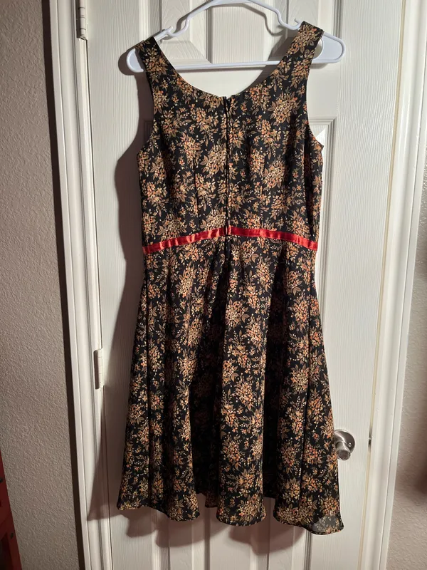 Black brown floral dress size 8p - Image 2