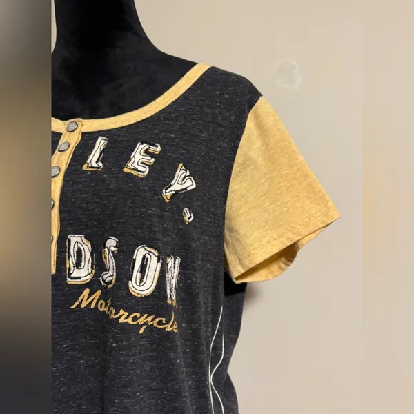 EUC Harley Davidson Gray and Yellow Embroidered Raglan Button Down Tee size L - Image 2