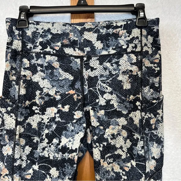 Lululemon Speed Up Crop *21" in Spring‎ Bloom Multi Size 8 - Image 4
