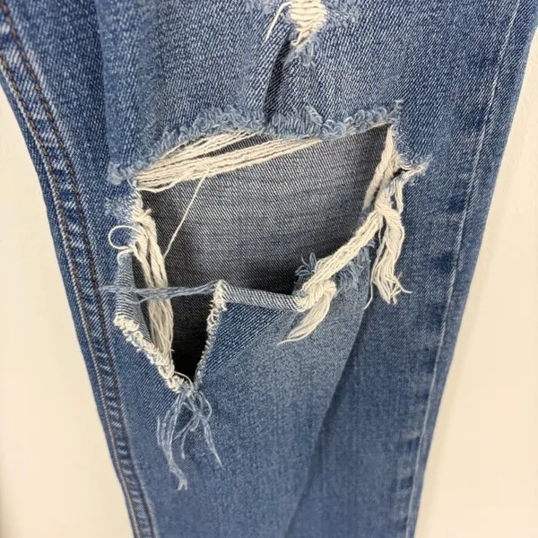 Abercrombie & Fitch The Ankle Straight Ultra High Rise Distressed Size 29/8 Long - Image 4