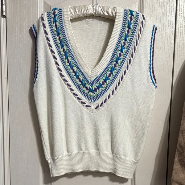 💙💖 Vintage White Sleeveless Knit Sweater Embroidered V Neck Vest‎ - Image 2