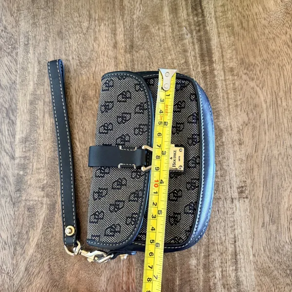 Dooney & Bourke Signature DB Wristlet Black Jacquard Y2K Logo Lock Clutch Preppy - Image 4