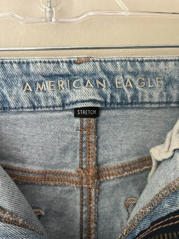 American Eagle Sz 14 Mom Jeans curvy straight leg high-rise fit with distressing - Image 6