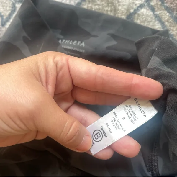 Athleta black salutation camo‎ joggers high rise pants - Image 5