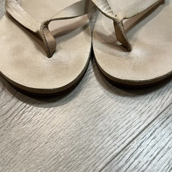 UGG Australia Thong Flip Flop Sandals Ally Women's 9 Leather‎ Tan Beige - Image 4