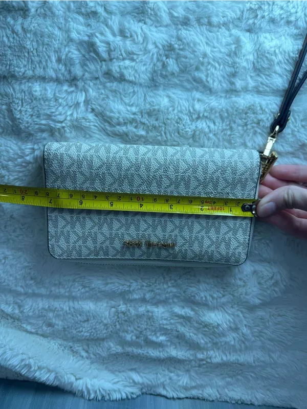 Michael Kors Jet Set Travel Wallet - Image 9