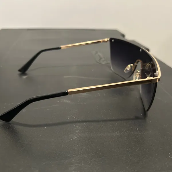 Quay Australia Gold Black Frameless Sunglasses - Image 7